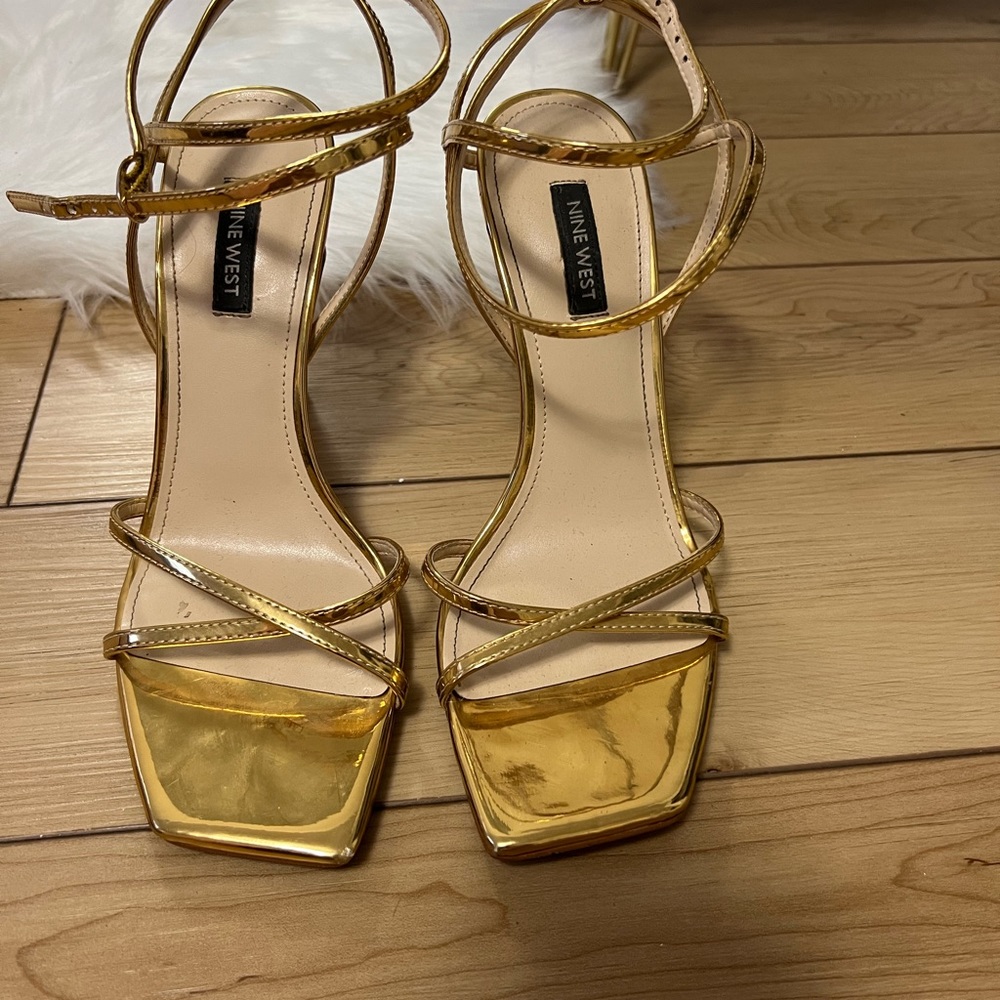 Women’s heels size 8